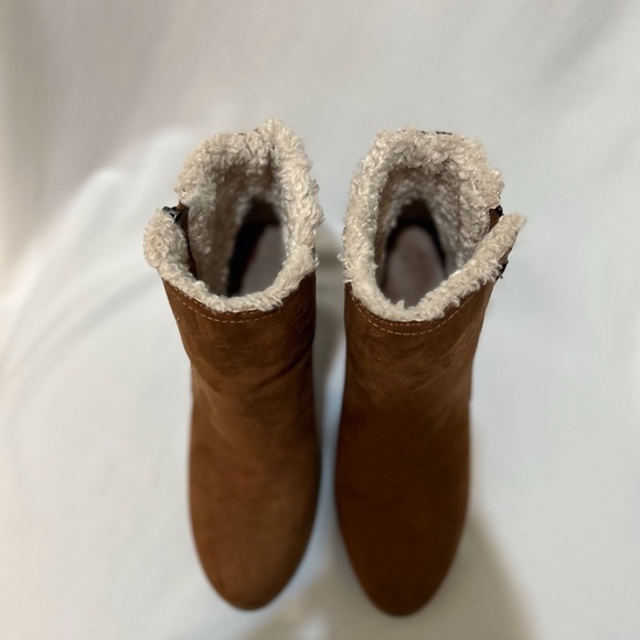 Women’s a new day Tan Suede Zipper Boots - Faux Fur lined - size 8.5 - Picture 3 of 7